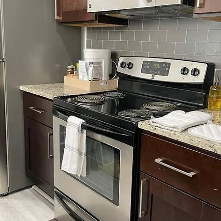 Cozy, High Rise, Large Studio Facing Downtown . Apartment Baltimore Bagian luar foto