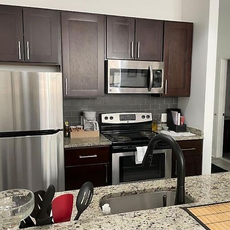 Cozy, High Rise, Large Studio Facing Downtown . Apartment Baltimore Bagian luar foto