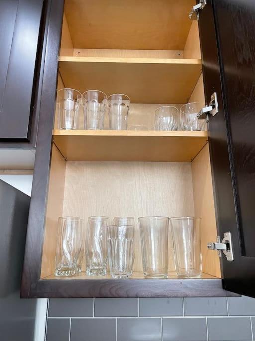 Cozy, High Rise, Large Studio Facing Downtown . Apartment Baltimore Bagian luar foto