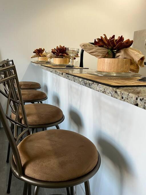 Cozy, High Rise, Large Studio Facing Downtown . Apartment Baltimore Bagian luar foto