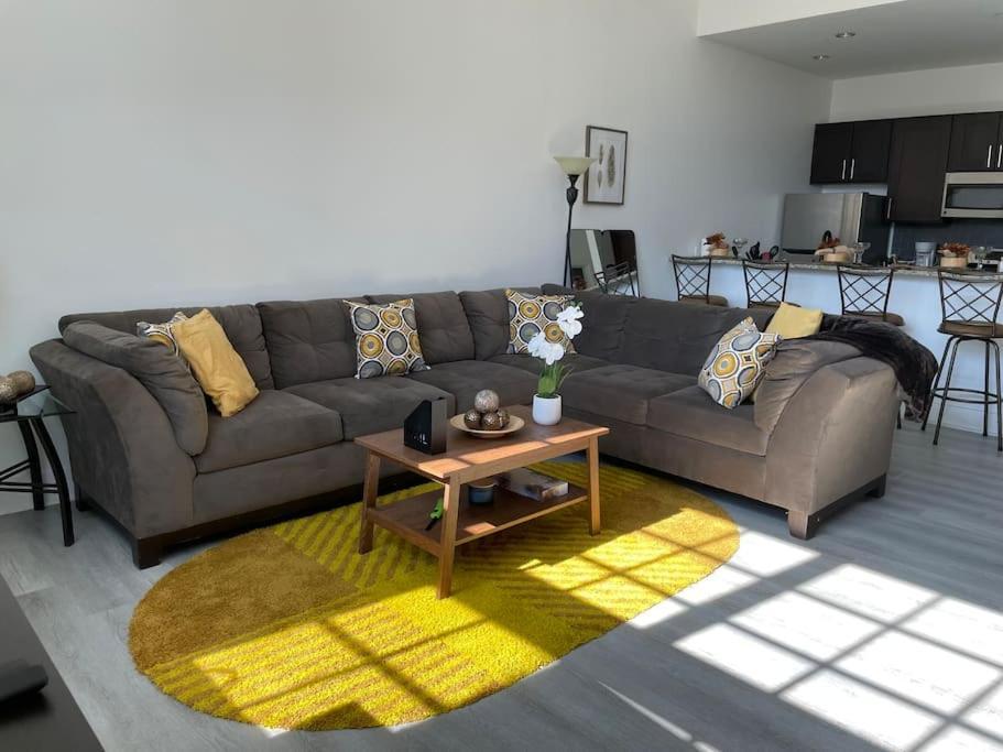 Cozy, High Rise, Large Studio Facing Downtown . Apartment Baltimore Bagian luar foto