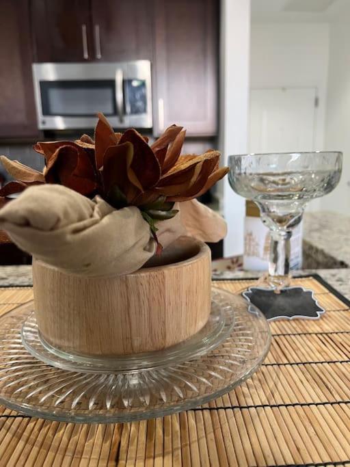 Cozy, High Rise, Large Studio Facing Downtown . Apartment Baltimore Bagian luar foto